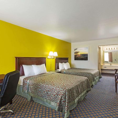 Days Inn By Wyndham Delta Εξωτερικό φωτογραφία