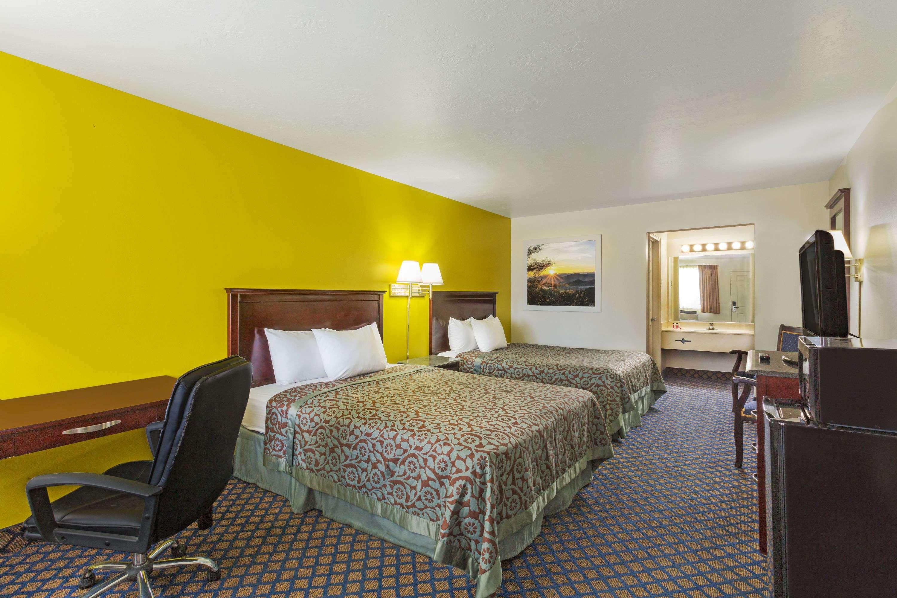 Days Inn By Wyndham Delta Εξωτερικό φωτογραφία