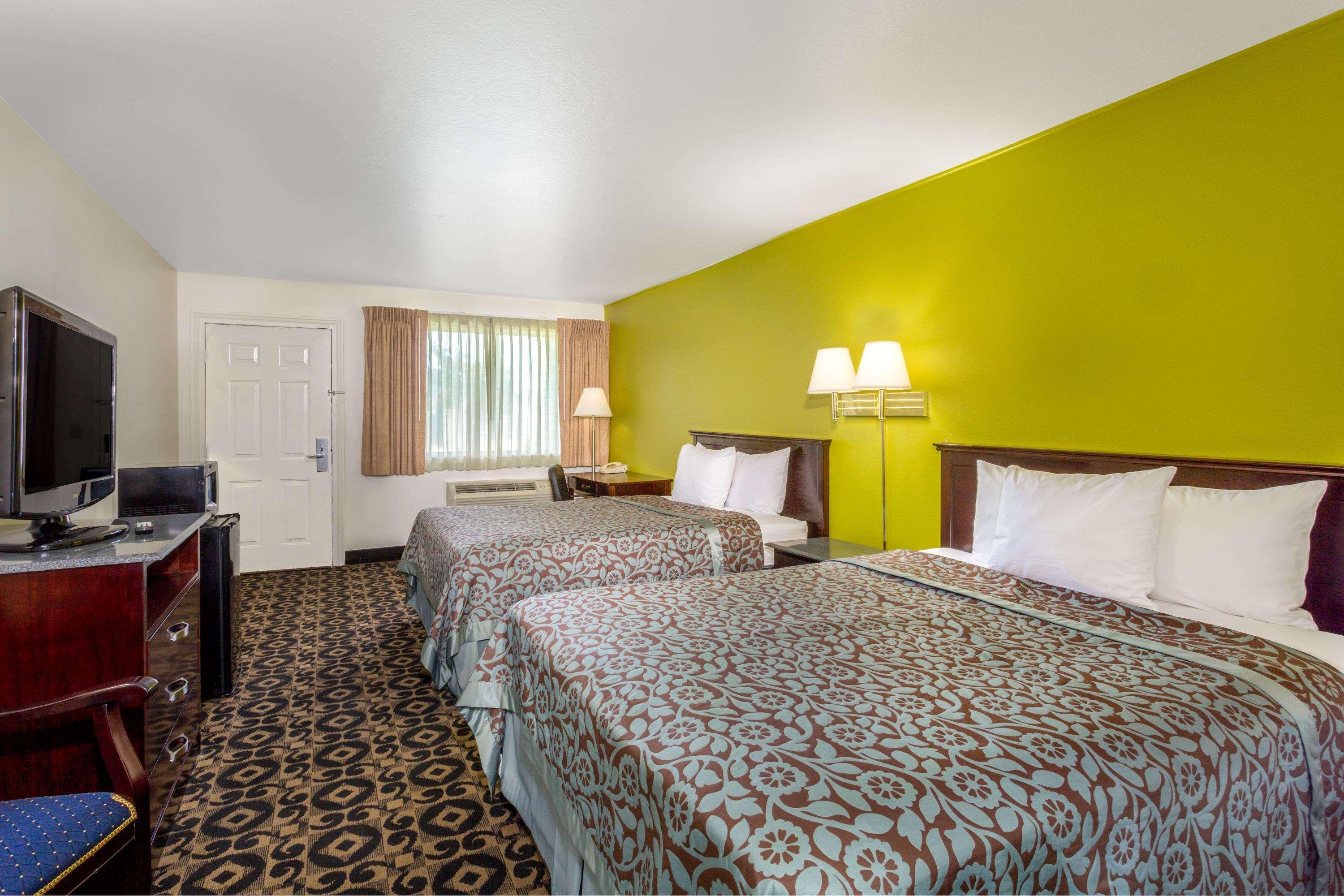 Days Inn By Wyndham Delta Εξωτερικό φωτογραφία