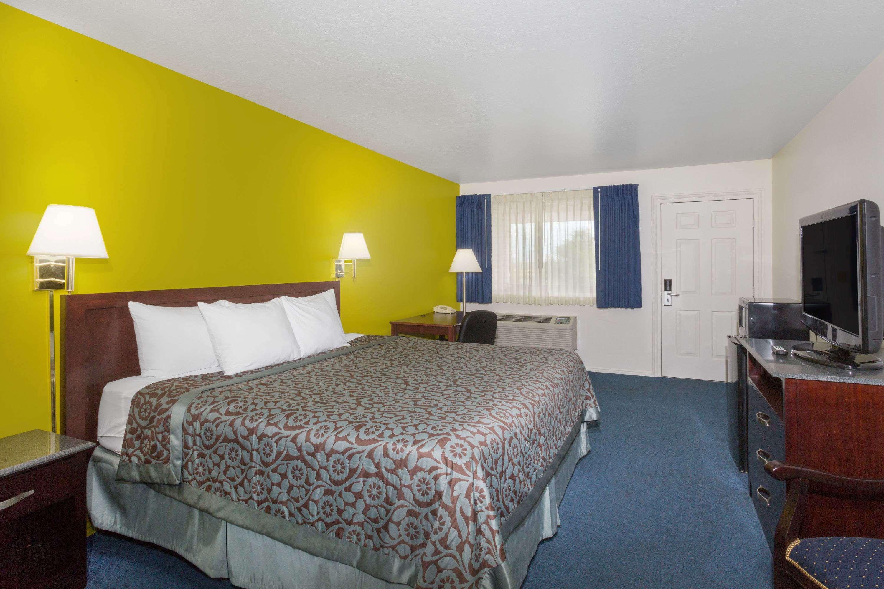 Days Inn By Wyndham Delta Εξωτερικό φωτογραφία
