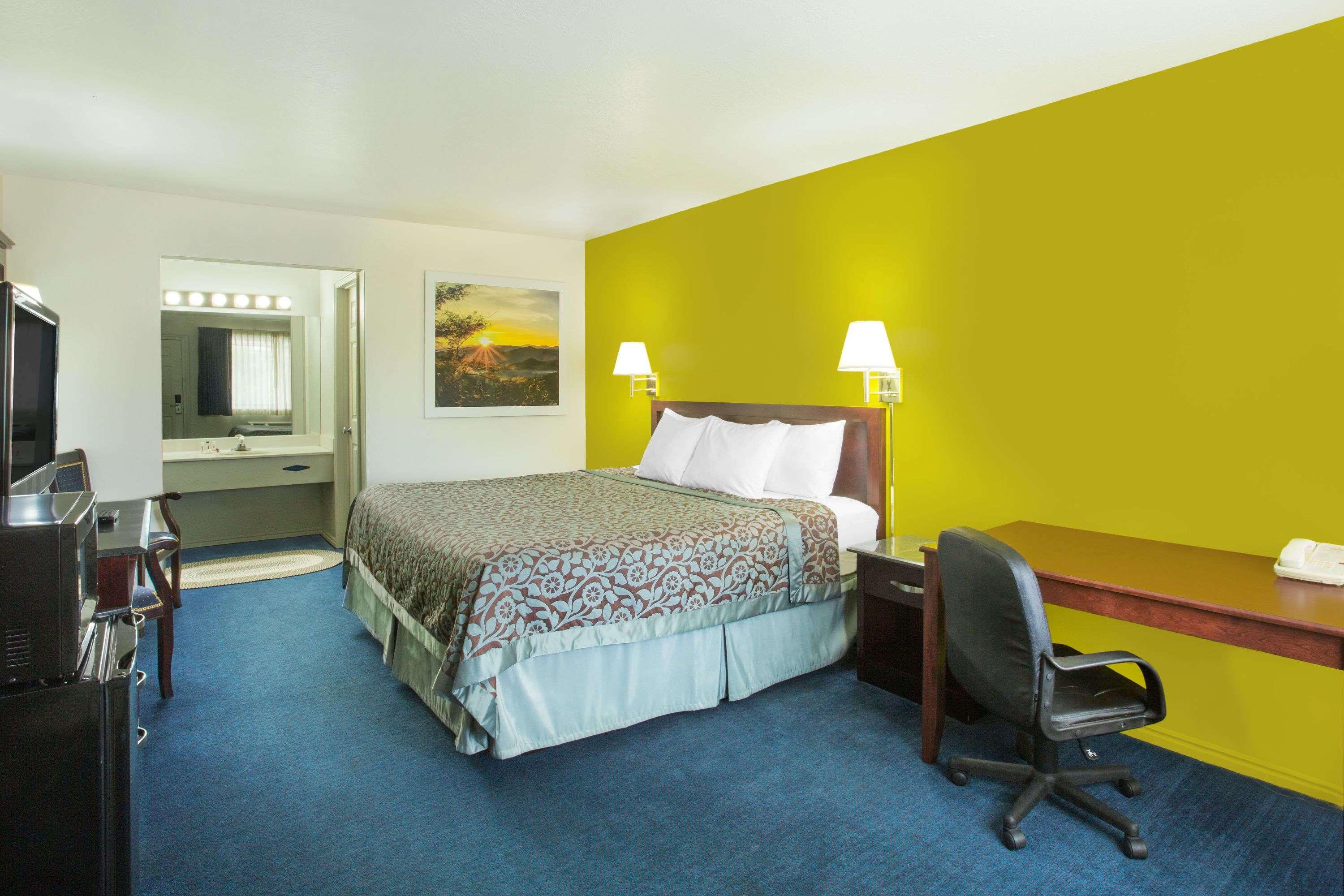 Days Inn By Wyndham Delta Εξωτερικό φωτογραφία